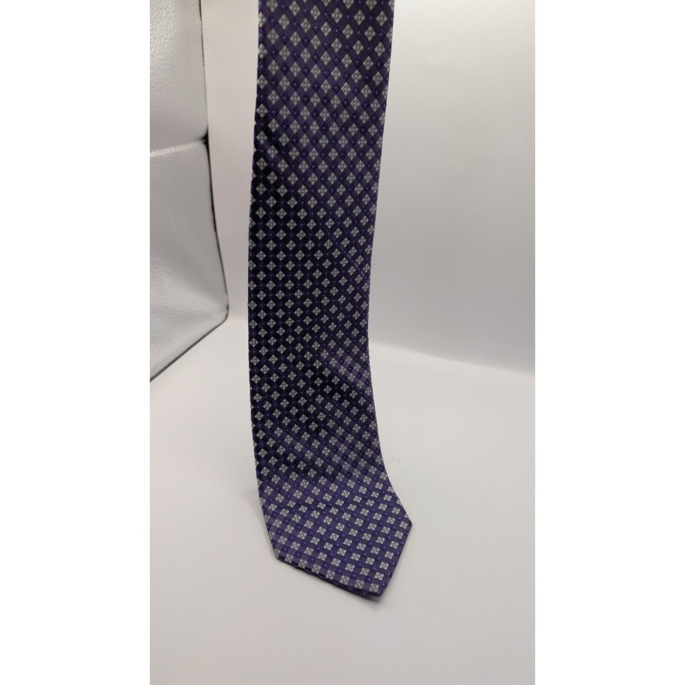 Michael Kors Men's Silk Lavender / Purple Geometric Tile Grid Pattern Silk Tie - Picture 2 of 3